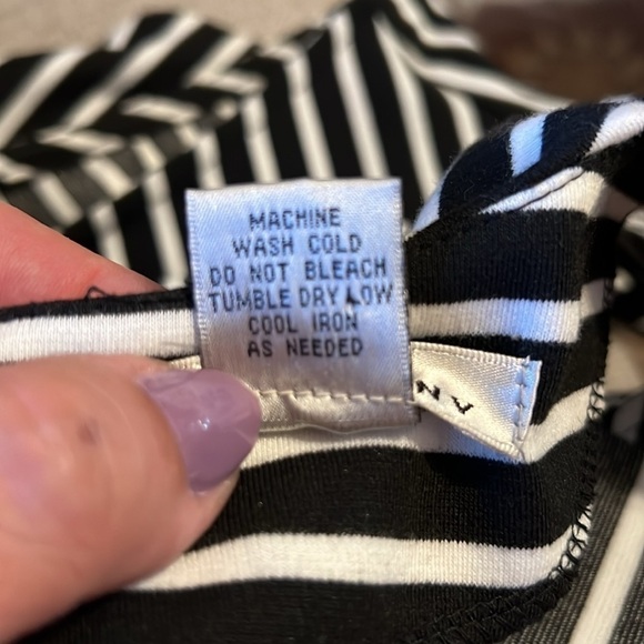 WD NY Women’s no sleeve black and white Large top - Picture 8 of 8